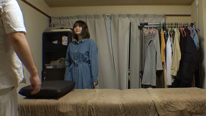 媚薬オイルマッサージ 痴●盗撮&中出し素人娘VOL.73 超強力媚薬を配合したマッサージオイルを施術中に知らずに塗りこまれたオンナは、身体の火照りに驚き、チ〇ポを欲しがる自分に戸惑い、垂れ出したマン汁に恥ずかしがりながらも生ハメ中出しまで欲してしまう! 1