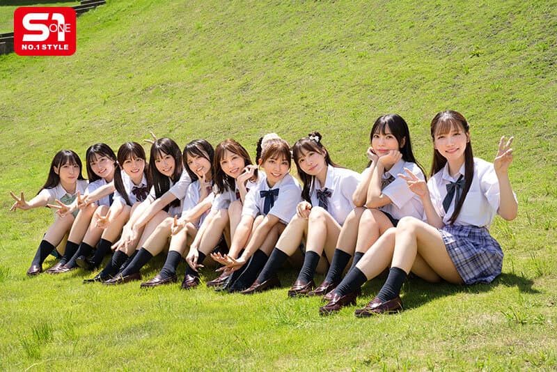 ‘みんなが思う’ 日本一かわいい女子●生、集めました! 制服着たままエッチしよう